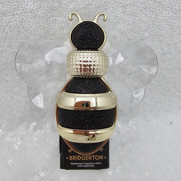 Bridgerton x Bath and Body Works Limited Edition Gem Bee Nightlight Bundle - Picture 5 of 10